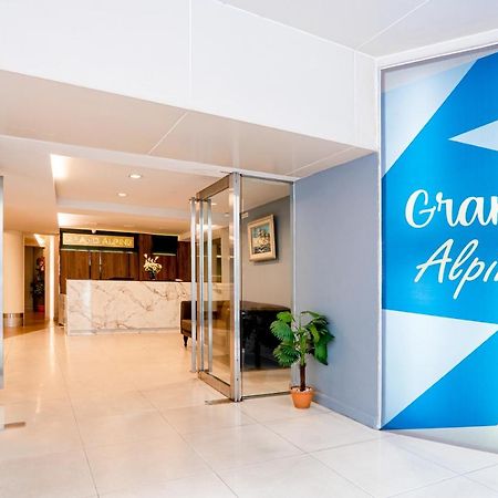 Grand Alpine Hotel Bangkok Kültér fotó