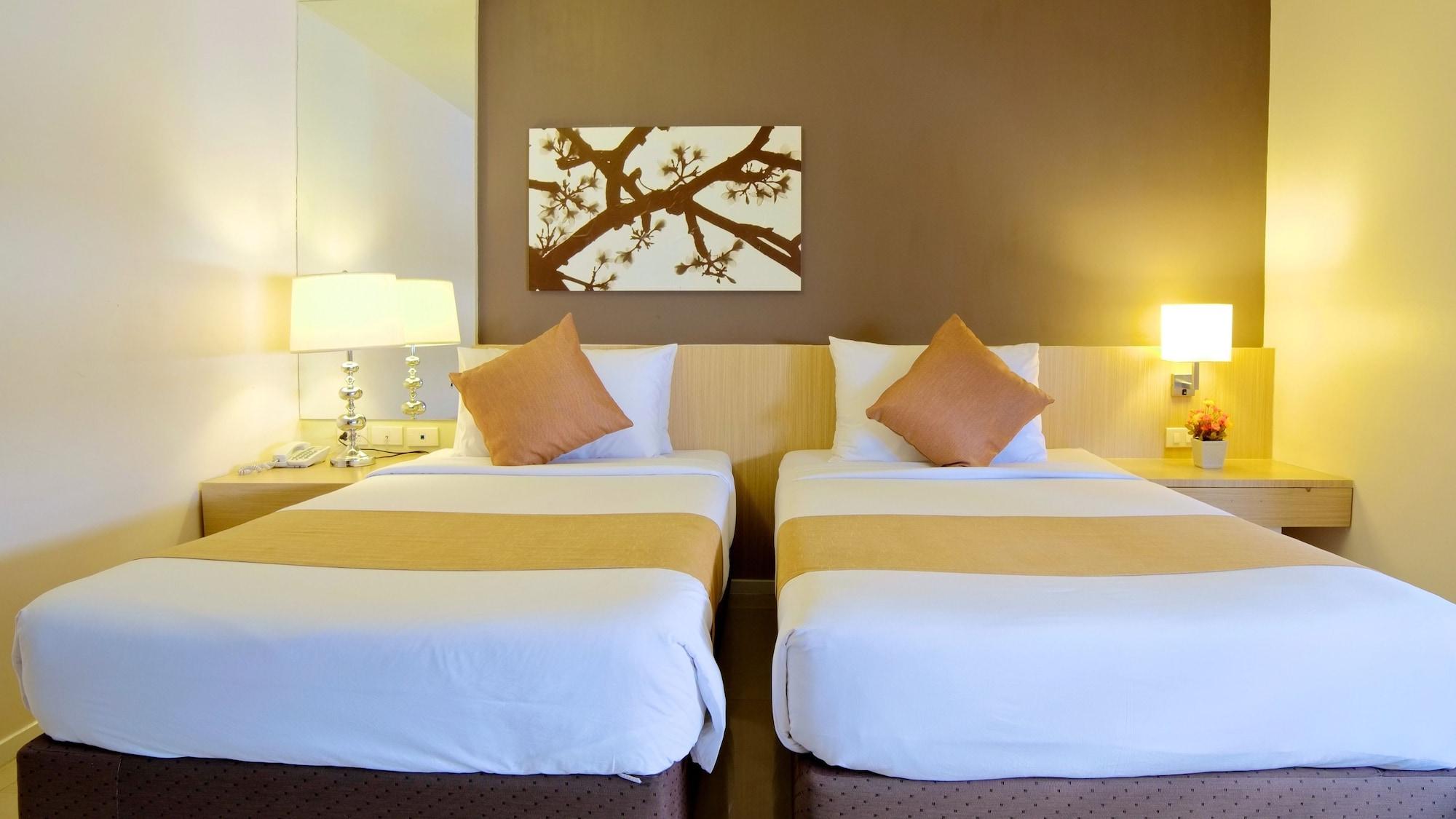Grand Alpine Hotel Bangkok Kültér fotó