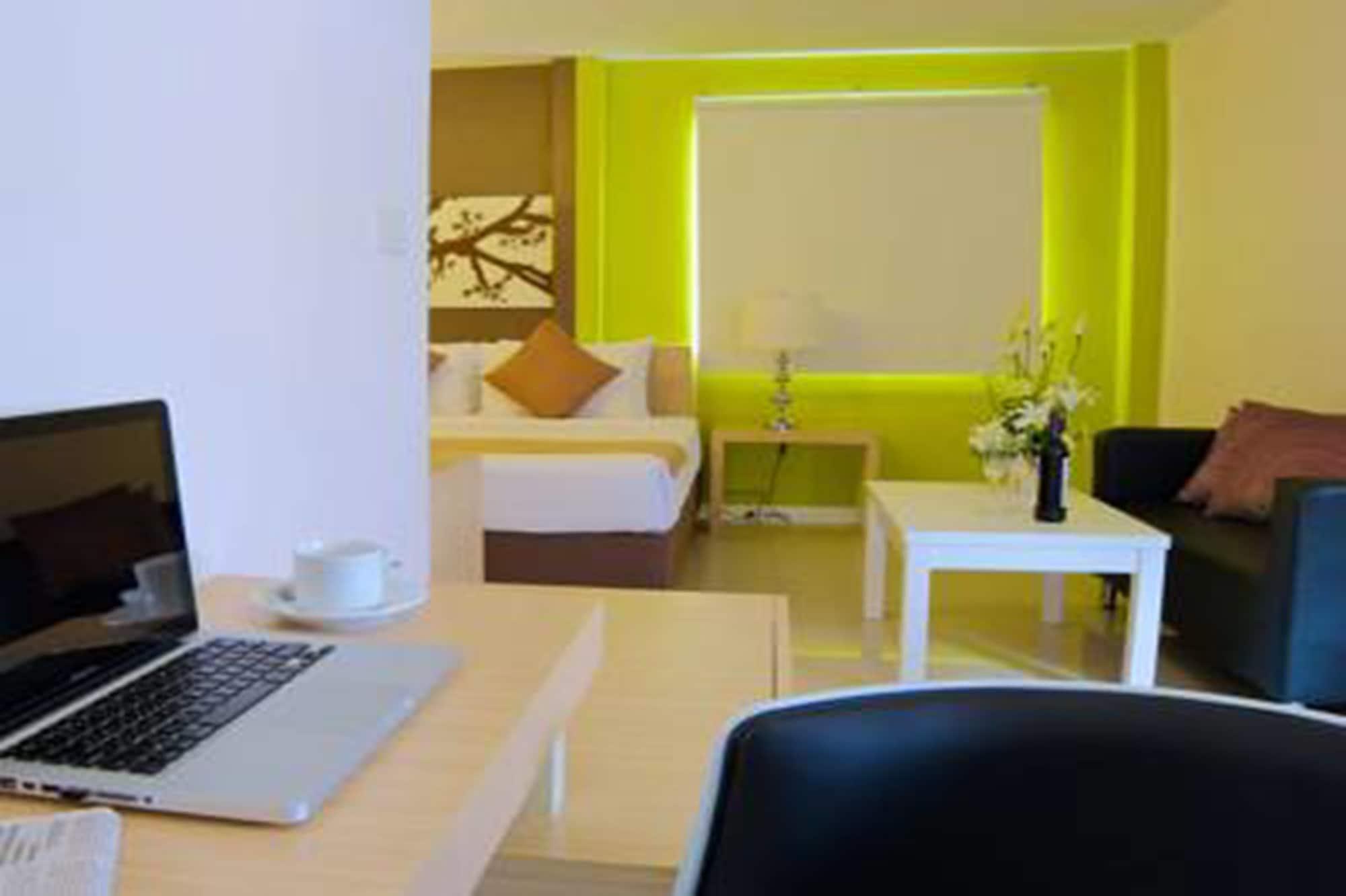 Grand Alpine Hotel Bangkok Kültér fotó