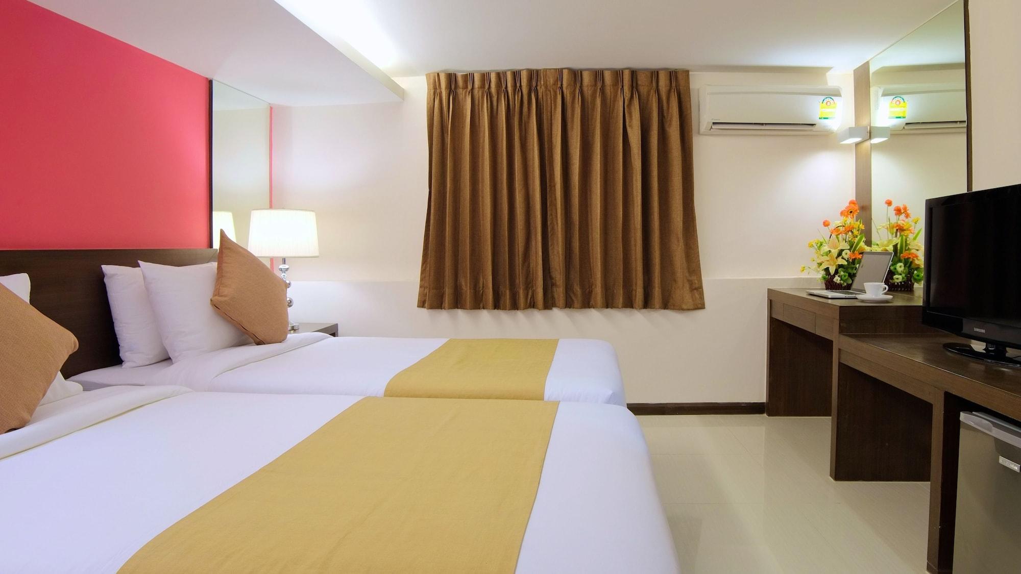 Grand Alpine Hotel Bangkok Kültér fotó