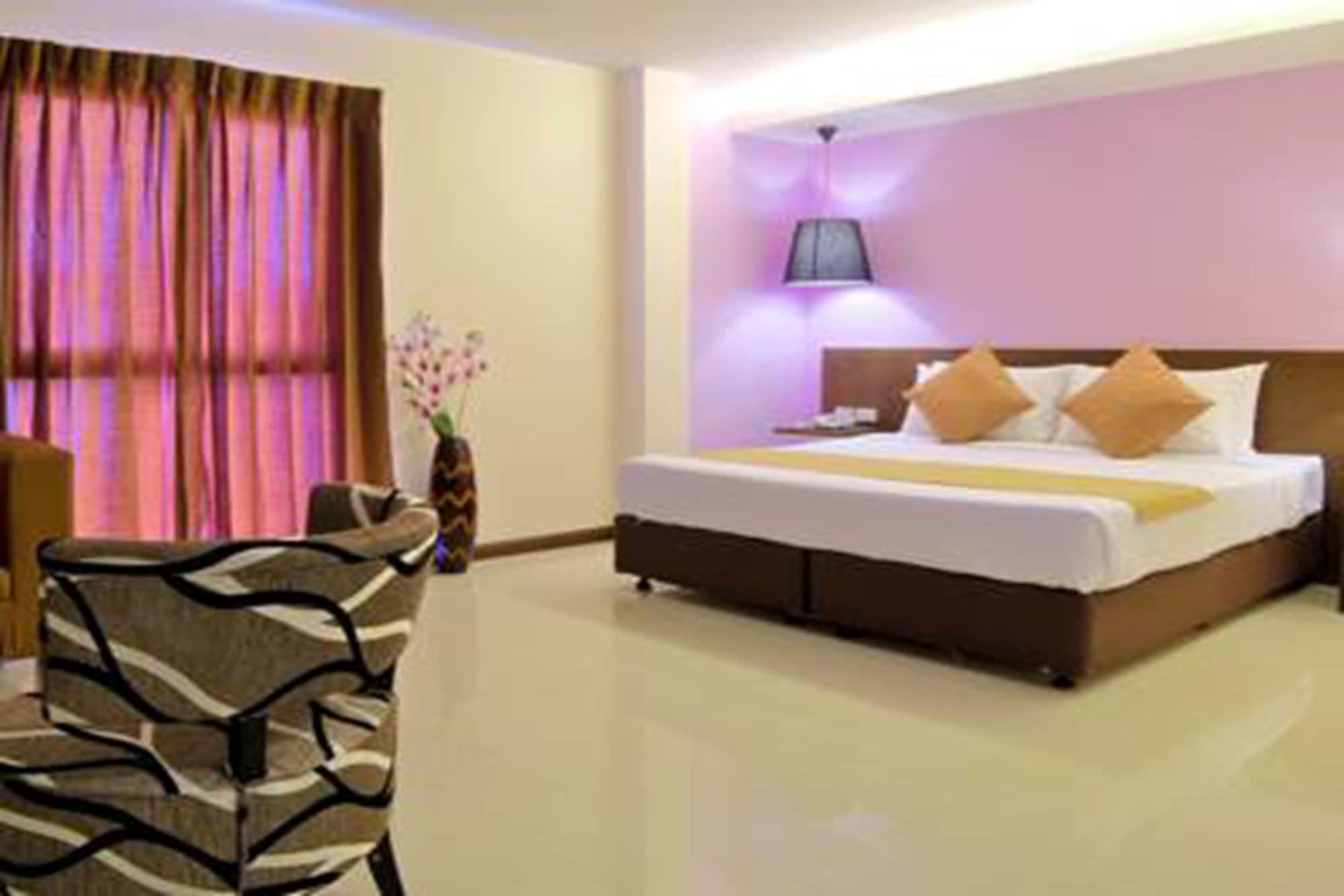 Grand Alpine Hotel Bangkok Kültér fotó