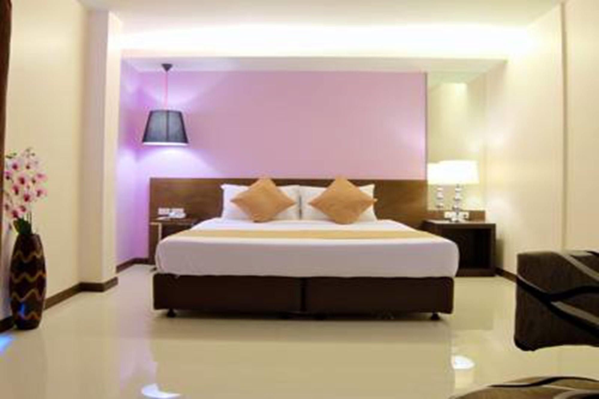 Grand Alpine Hotel Bangkok Kültér fotó