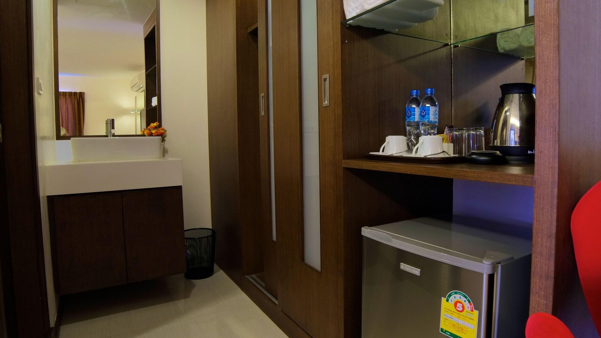 Grand Alpine Hotel Bangkok Kültér fotó