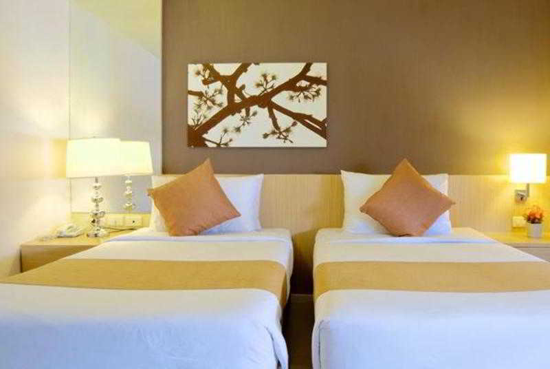 Grand Alpine Hotel Bangkok Kültér fotó