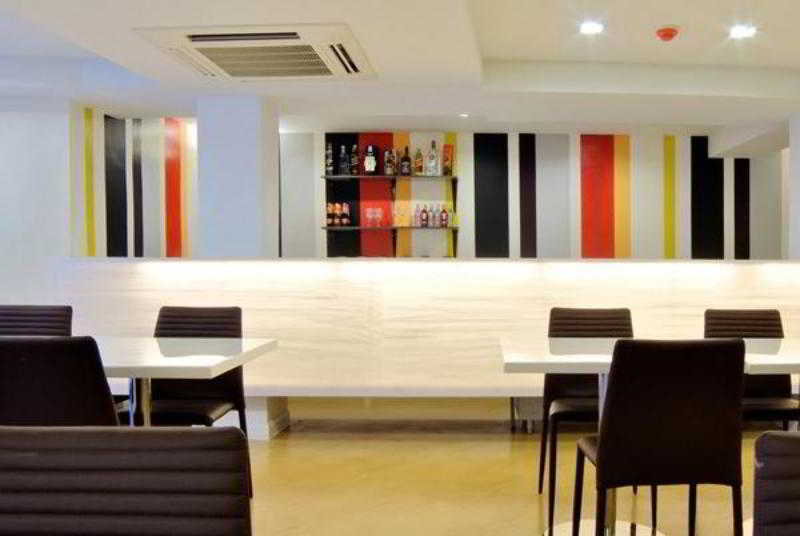 Grand Alpine Hotel Bangkok Kültér fotó