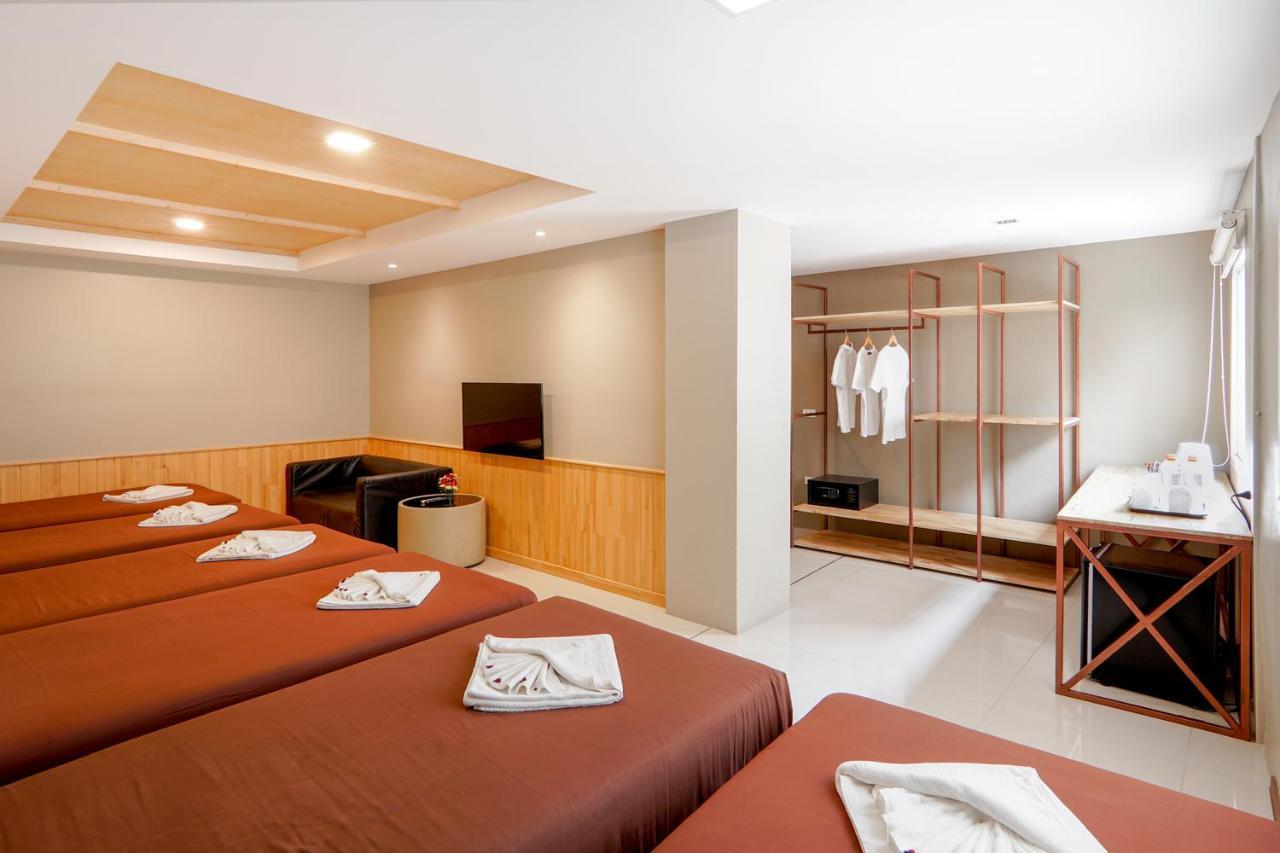 Grand Alpine Hotel Bangkok Kültér fotó