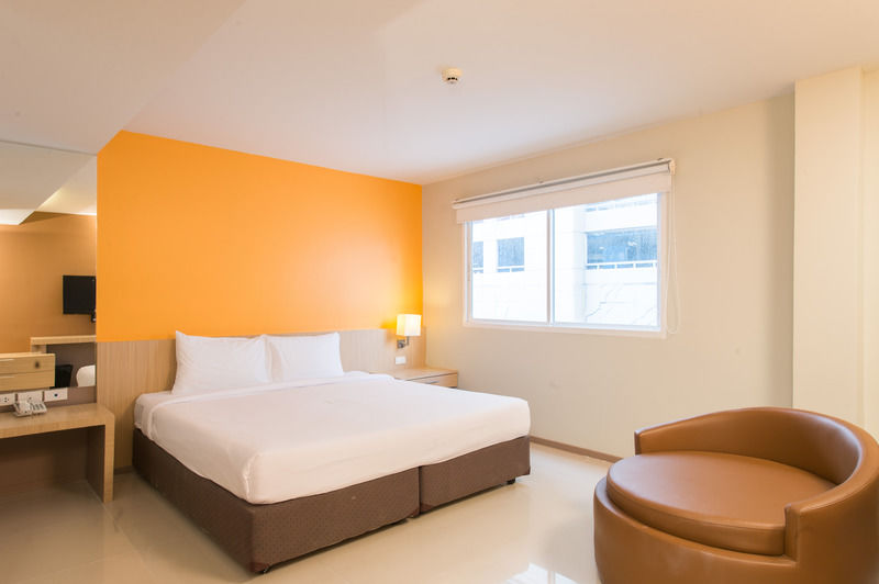 Grand Alpine Hotel Bangkok Kültér fotó