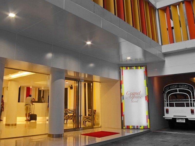 Grand Alpine Hotel Bangkok Kültér fotó