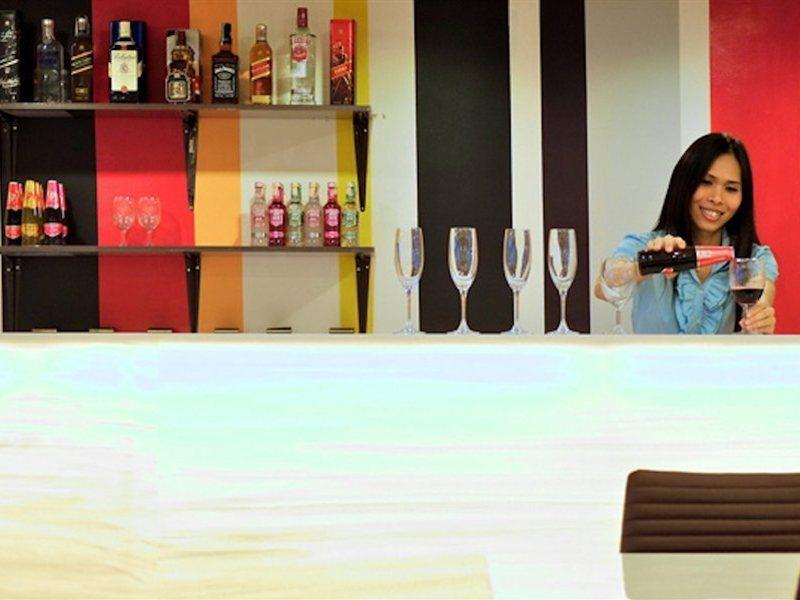 Grand Alpine Hotel Bangkok Kültér fotó