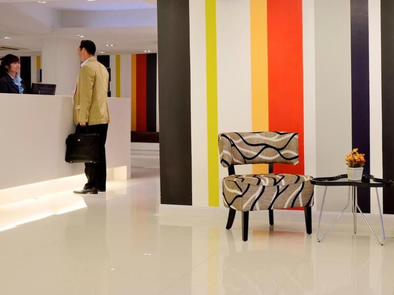 Grand Alpine Hotel Bangkok Kültér fotó
