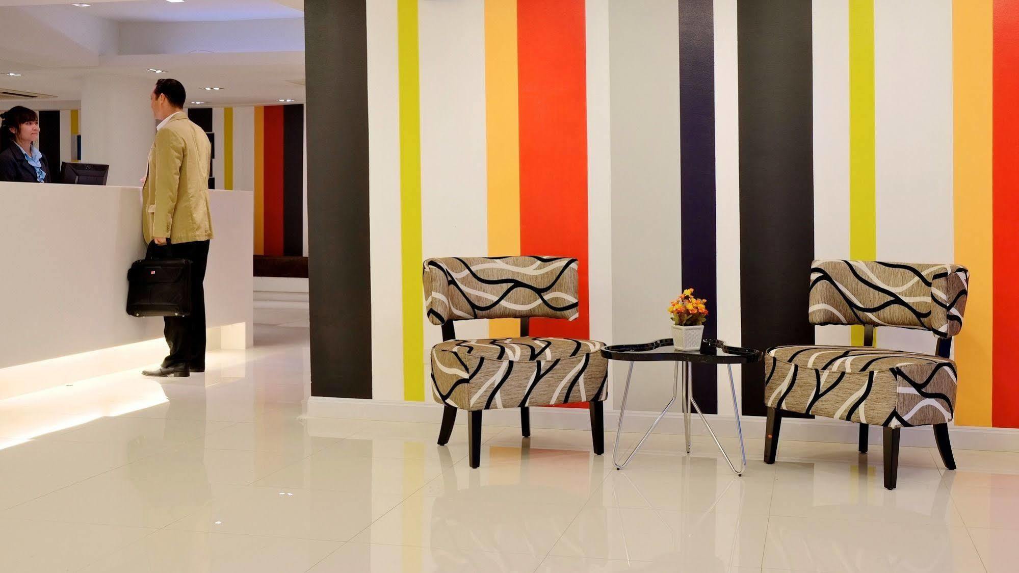 Grand Alpine Hotel Bangkok Kültér fotó